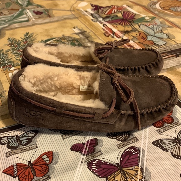 Ugg Australia  Ansley Women's Slippers US 6 Dolphin Sheepskin Moccasin. Used. - Picture 4 of 12
